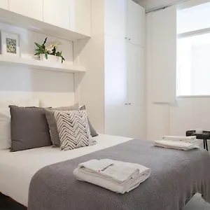 feels-like-home-madragoa-fresh-design-apartment.hotels-lisbon-portugal.com/