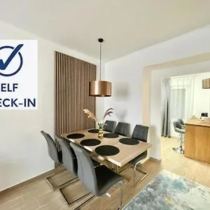 r52-design-3bedroom2bathroom.inbudapesthotels.com/