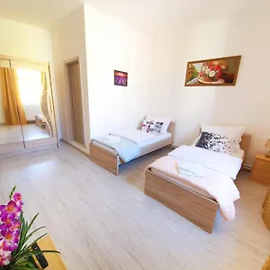 kk-apartments.praguehotelsweb.com/